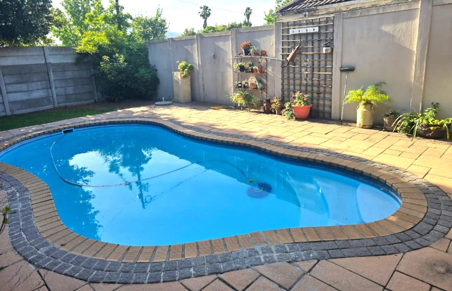 3 Bedroom Property for Sale in Denneburg Western Cape